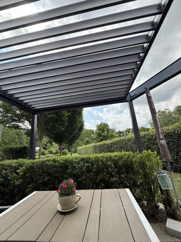 Terrasoverkapping met lamellendak